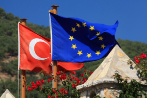 EU toetredingsonderhandelingen met Turkije tijdelijk bevriezen